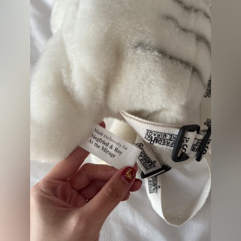 White Plush Tiger Backpack Siegfried and Roy - Picture 5 of 6